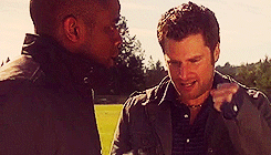 killerpearls-blog:  Psych- Shawn & Gus fist bumps