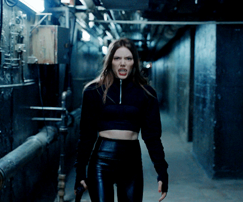 “I Call The Jesus Wood!” Grace Van Dien As Scarlett In V For Vengeance (2022)
