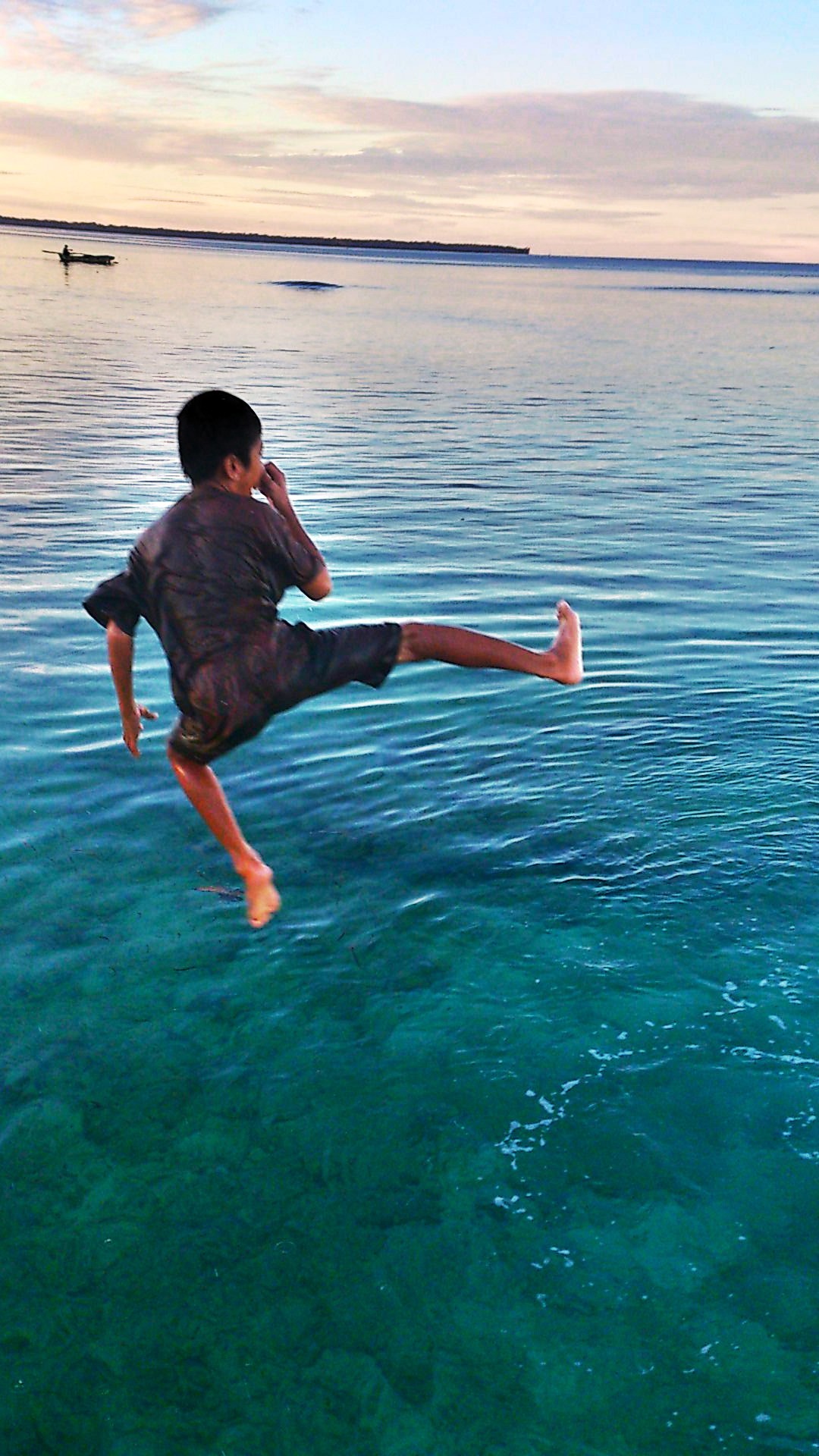 miracaliandra:  A boy from Tello Island, Nias, South Sumatra, Indonesia.