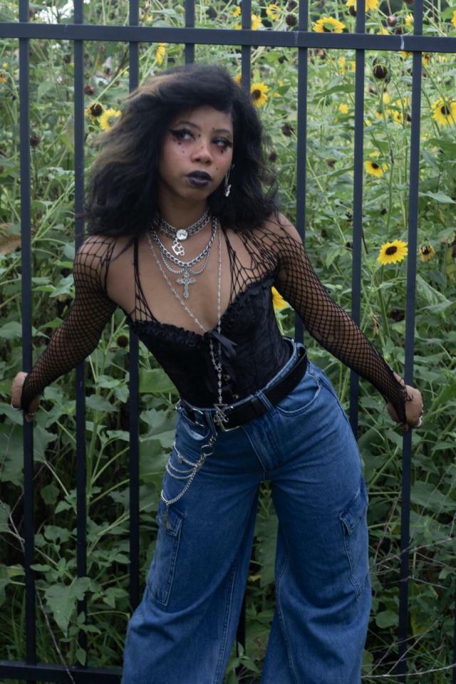 glamourtrvsh:70s Dream Barbie 🌻🖤⛓️IG: @glamourtrvsh_
