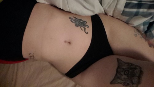 nandvcouple:  Come in my bed and fuck me? -V