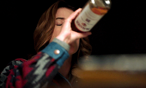 COBIE SMULDERS As Dex PariosStumptown | 1x16 All Quiet On The Dextern Front