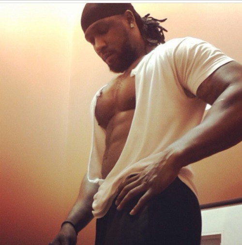 loveblkmen:  dcnupe:  🏆  He can get it