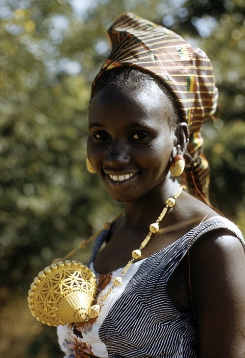 awakonate:  Nurse  Conde Tiemoko in Mali, 1959 | © of Eliot Elisofon
