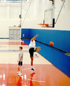 griffin32:  alphalewolf:  Real Life H-O-R-S-E! { x }  Broheim post  lmao motherfucker 