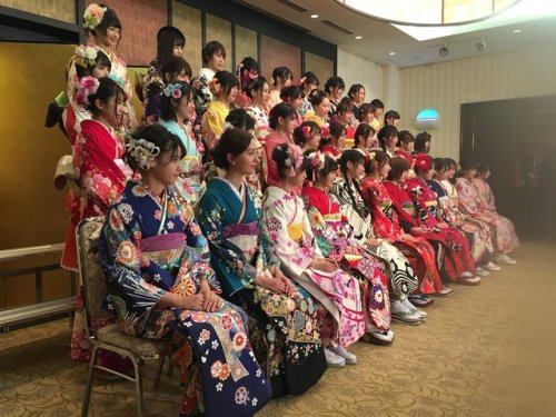 tokyo-akb48: 最前列 左から瀧野由美子、森保まどか、中井りか、向井地美音、白間美瑠、宮脇咲良、岡田奈々、加藤玲奈、小嶋真子、加藤夕夏、村山彩希