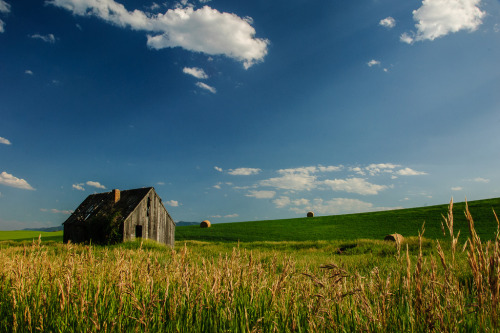 selidor: Idaho barn, by lorenkerns