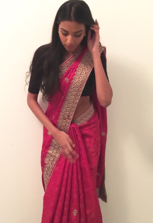 desi-licious:  i’m too obsessed with this saree 