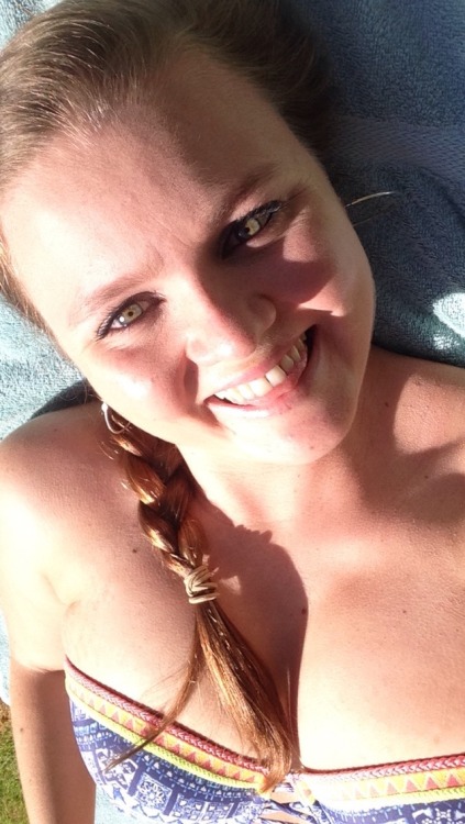 blondehair-hazeleyes:My backyard makes me happy