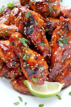 foodsforus:    Sriracha Baked Chicken Wings