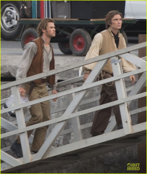 zodgory: Chris Hemsworth as First Mate Owen Chase Cillian Murphy as Second Mate Matthew Joy (And I t