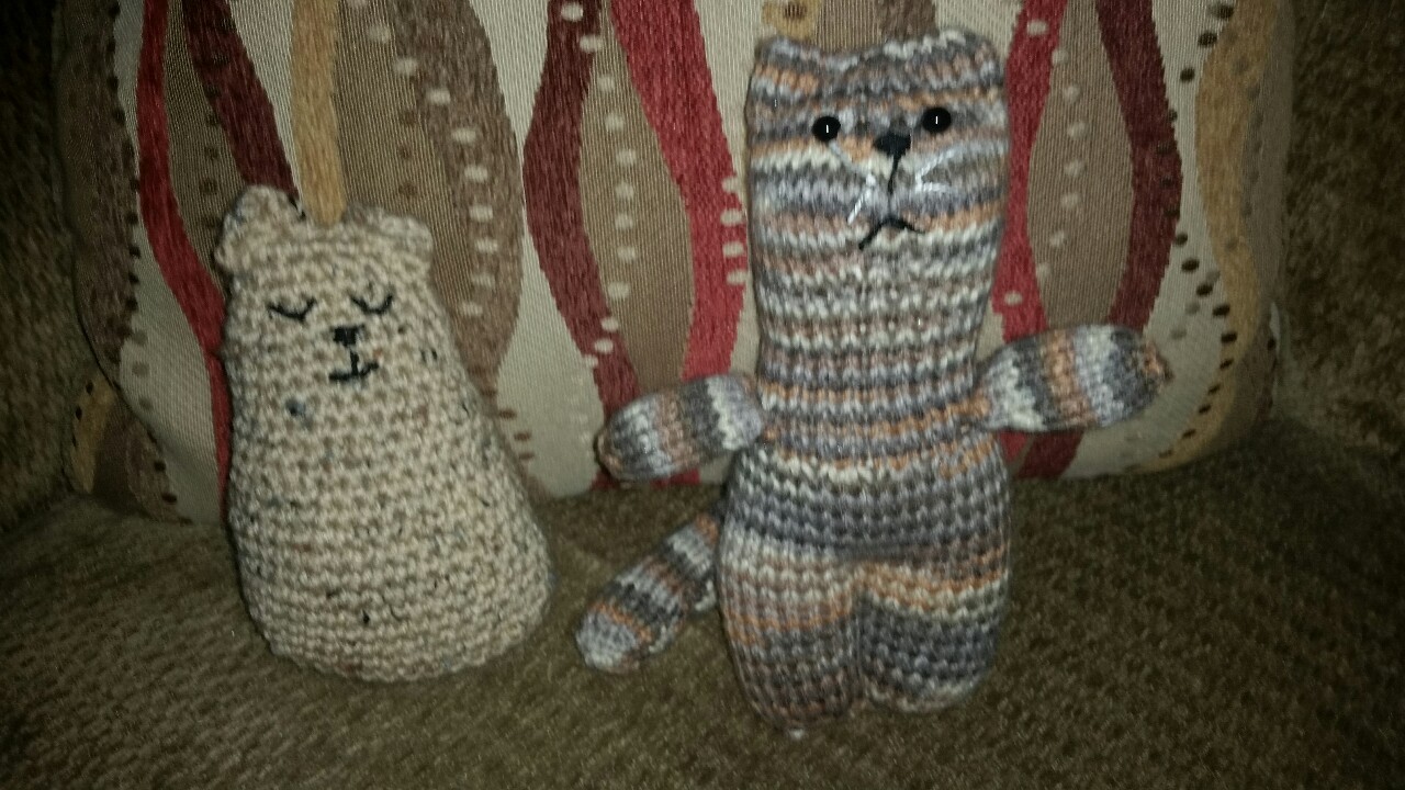 hikergirl:  My mom made these. Crocheted kitty on the left and knitted kitty on the