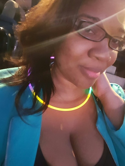 missbuttercupifurnasty:  Freezing, waiting on Beyonce last night 