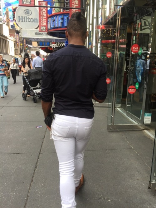 White pants do a booty good