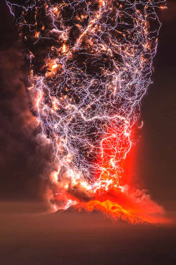 blazepress:  Volcanic lightning by Francisco Negroni. 