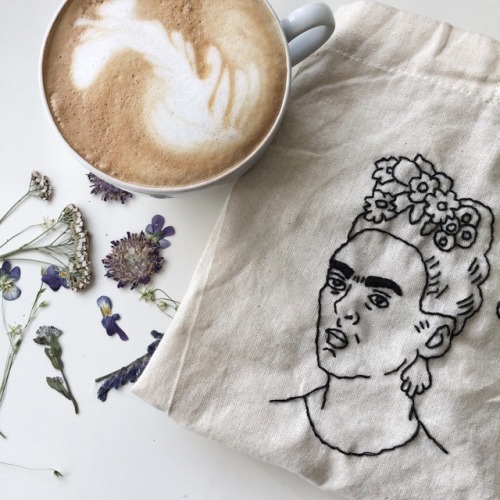 blossomalida:Currently in the process of embroidering on a tote bag.instagram.com/p/BX3DEhAF