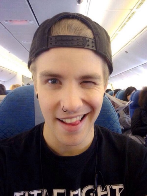 lukeisnotsexy: veeoneeye:  we’re fun  no I’m fun