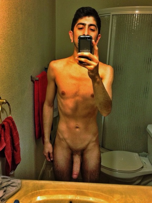 morenoxlife:  betomartinez:   Thanks for sending in more photos Matt!  He is 21, 6’0, 150lbs, 9 inches long, 7 inches thick, from Phoenix, Arizona.  Check out his blog and message him at: MattLokes.tumblr.com Please send pics to: Por favor manda tus