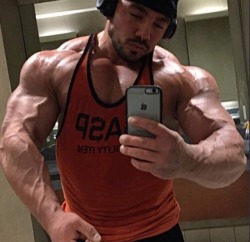 musclegodselfies:  Cam Fattore