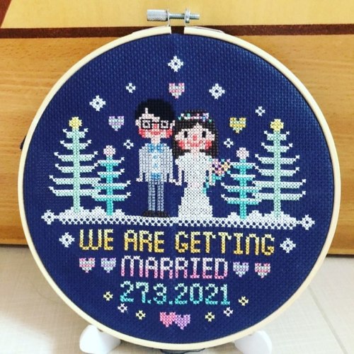 A cute wedding portraits from a cross stitch beginners! It’s lovely ! And she is fall in love with c