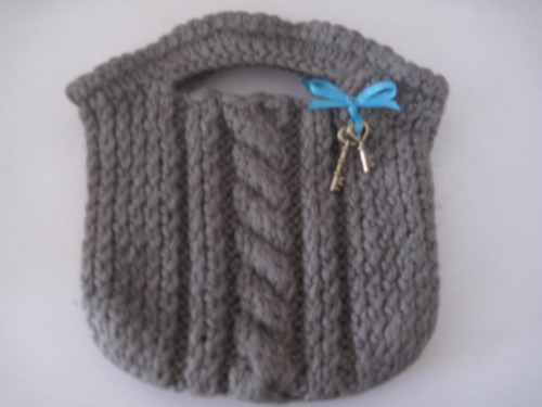 newwheelchair:chillknitts:Chill Knitts handbags for Hayley:They are finally ready and for sale to he