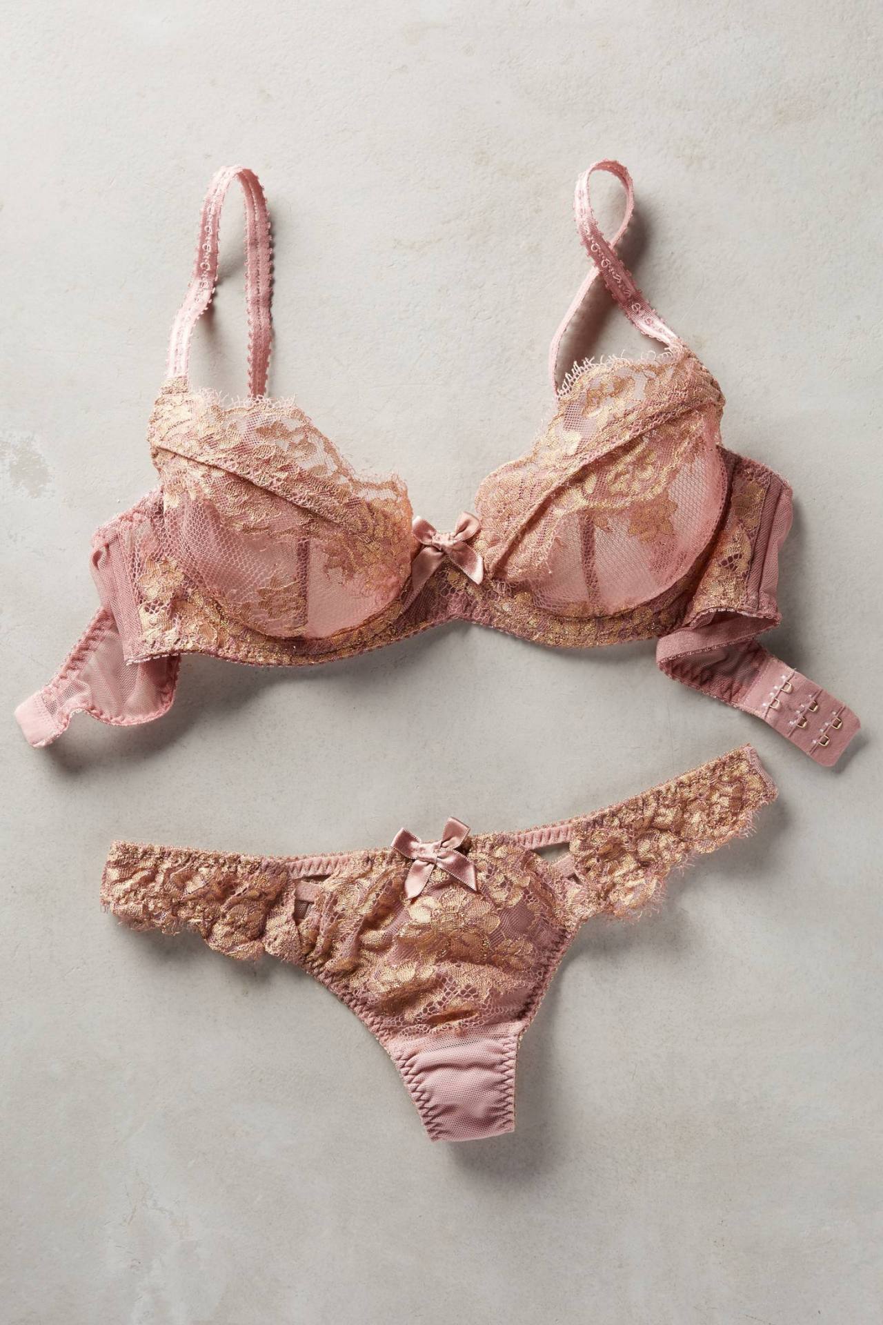 for-the-love-of-lingerie:  L’Agent