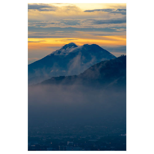 “Vulcan city
La ciudad del volcan, tomada durante la temporada de tormentas que vivimos en el 2020 en Centro América.
Machina:  
Opticae:70.0-300.0 mm f/4.5-6.3 
Arx:300 mm 
Velocitas: 1/6 sec
Foraminis: ƒ / 16
Ratio:  3952 x 5808
.
.
.
.
.
.
.
                             posted on Instagram - https://instagr.am/p/COYKU57jr3v/ #NIKOND7500#CentralAmerica#City#CityScapes#Clouds#ElSalvador#ElSalvador503#ElSalvadorMagic#elsalvador