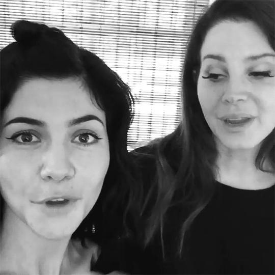👭:&rsquo;)