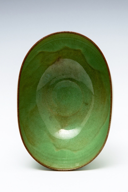 Gertrude Natzler, bowl, 1940-1960. Earthenware. Made by Otto Natzler, USA. Via Goldstein Museum