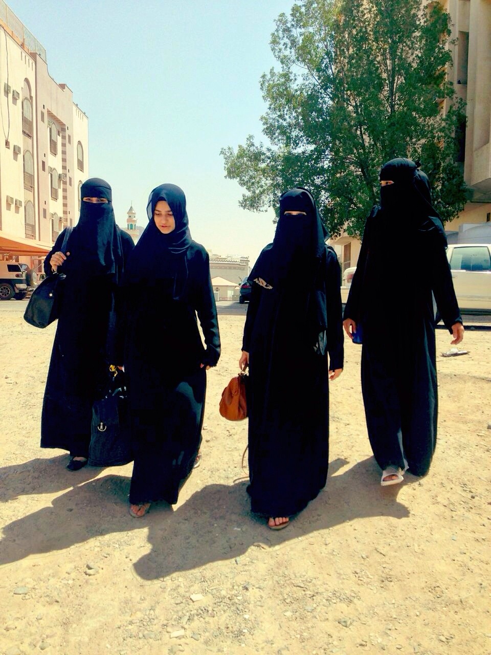 asmeezy:  my clique  we out here in Medinah, Saudi Arabia