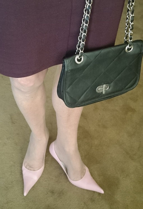 awesomeingridanetafan: pink pointy toe pumps