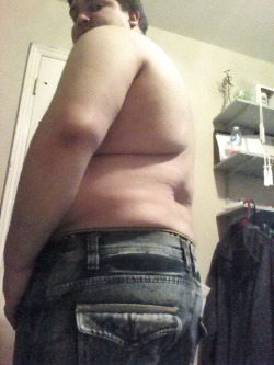 gaynerpig:These jeans are pretty snug. Better if they burst open though. Donate to make it happen!