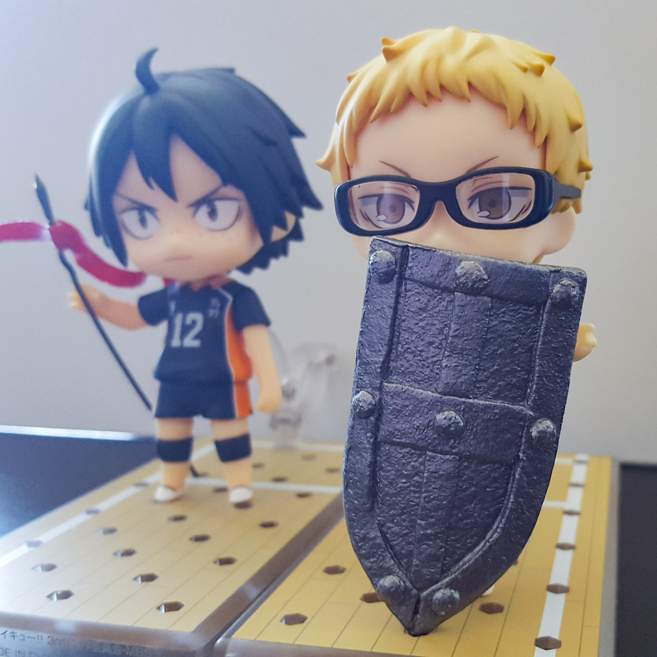 nimbus-cloud:  Karasuno’s Shield and SpearNendoroid props made by me using worbla 