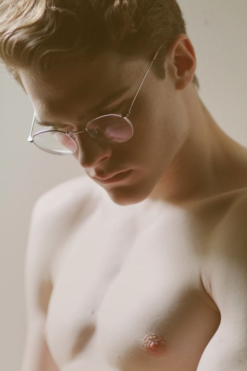 handsomemales:  brandon alexander by tom newton  I love this image. 