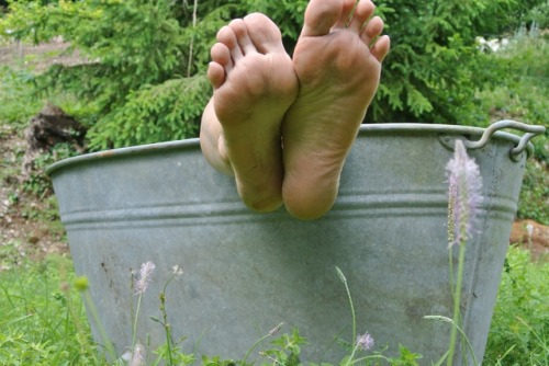 hippie-feet: same tub, different view…  yesss finally. i love those beautiful soles