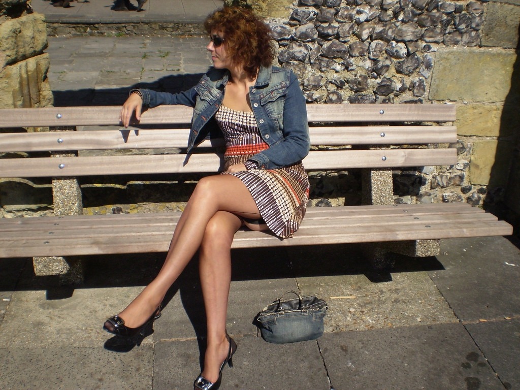 hoseloverlv:what park bench do i find her on?