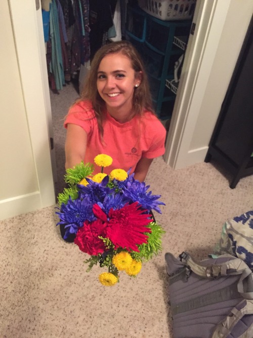 thisworldwelivein:  The cutest way to receive flowers…  I accept nothing less.