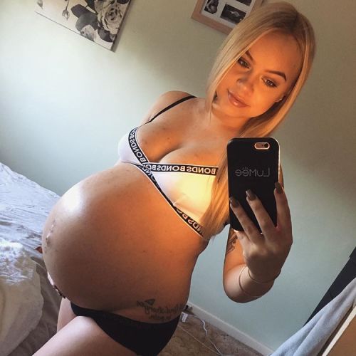 thefertilevalley: This cute and beautiful blonde mommie-to-be does know how to show off her sexy pre