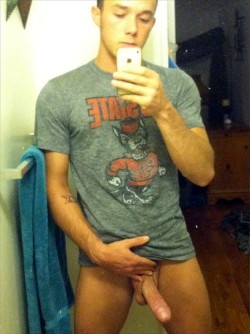 southhallspsu:  360amateurmen:  http://360amateurmen.tumblr.com/