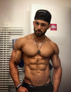 boys-muscles-cocks:  If you like muscle men