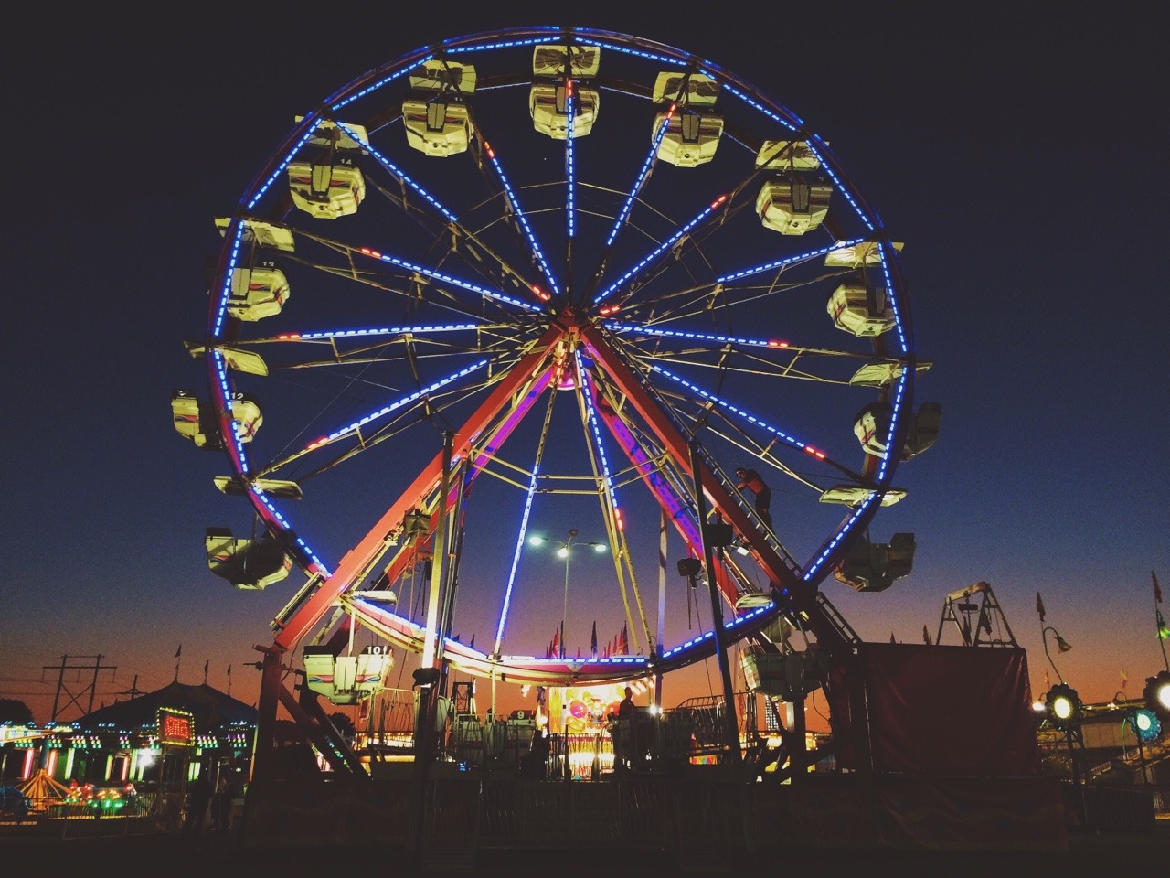 bobbycaputo:  emergentpattern:  4/29/15  I love the colors in this.