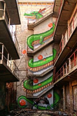 nomellamesfriki:  La escalera de Shenron 