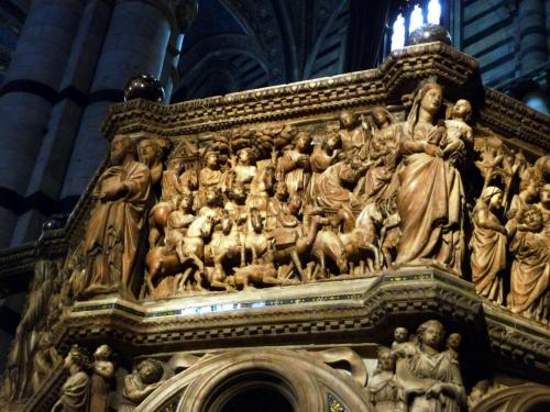 A marble pulpit of Siena cathedral. It was sculpted by Nicola Pisano and his assistants in 1260s. Am