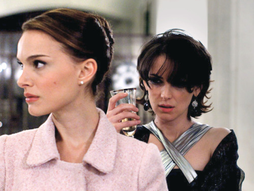 insanity-and-vanity:  Natalie Portman & Winona Ryder in Black Swan (2010)