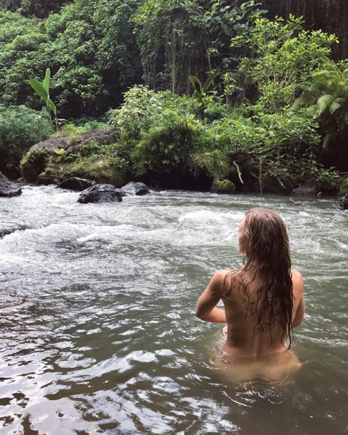 naturalswimmingspirit:  wanjasrFresh morning in Ubud 🌴 #bali #ubud #adventures #skinnydipping