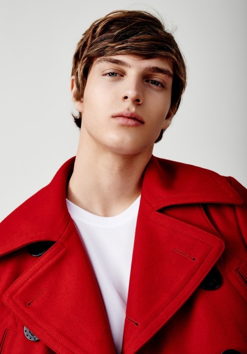 strangeforeignbeauty:
“Max Koning at Uno by Enanei for Client Online Magazine
”