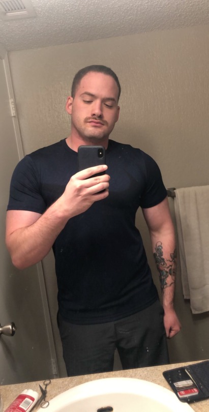 soflo-guy:  trying to look like I actually workout. 