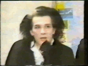 fallopianrhapsody:Dave Vanian is a very fidgety vampire w/ an oral fixation and it is so hot.