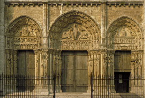 Chartres Cathedral: the “Royal Portals” (by MCAD Library)