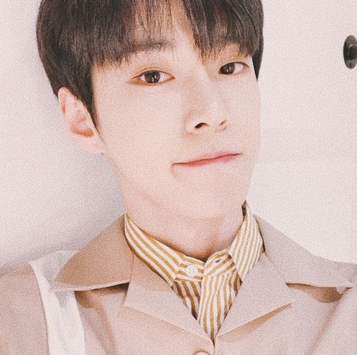 … doyoung layouts like/reblog if you use or save them